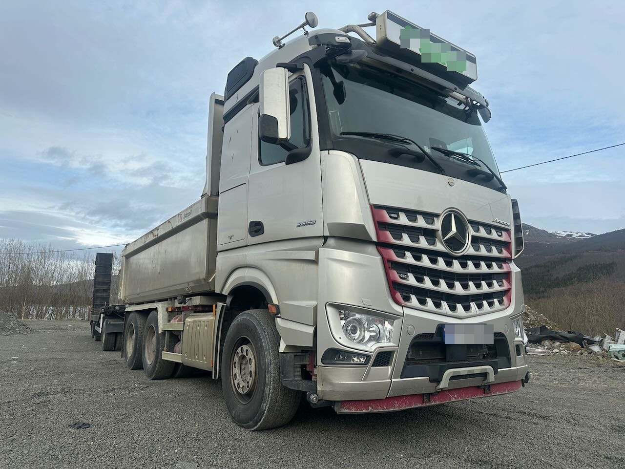 Mercedes Arocs 2658 - Camión volquete: foto 1 Mercedes Arocs 2658 - Camión volquete: foto 1