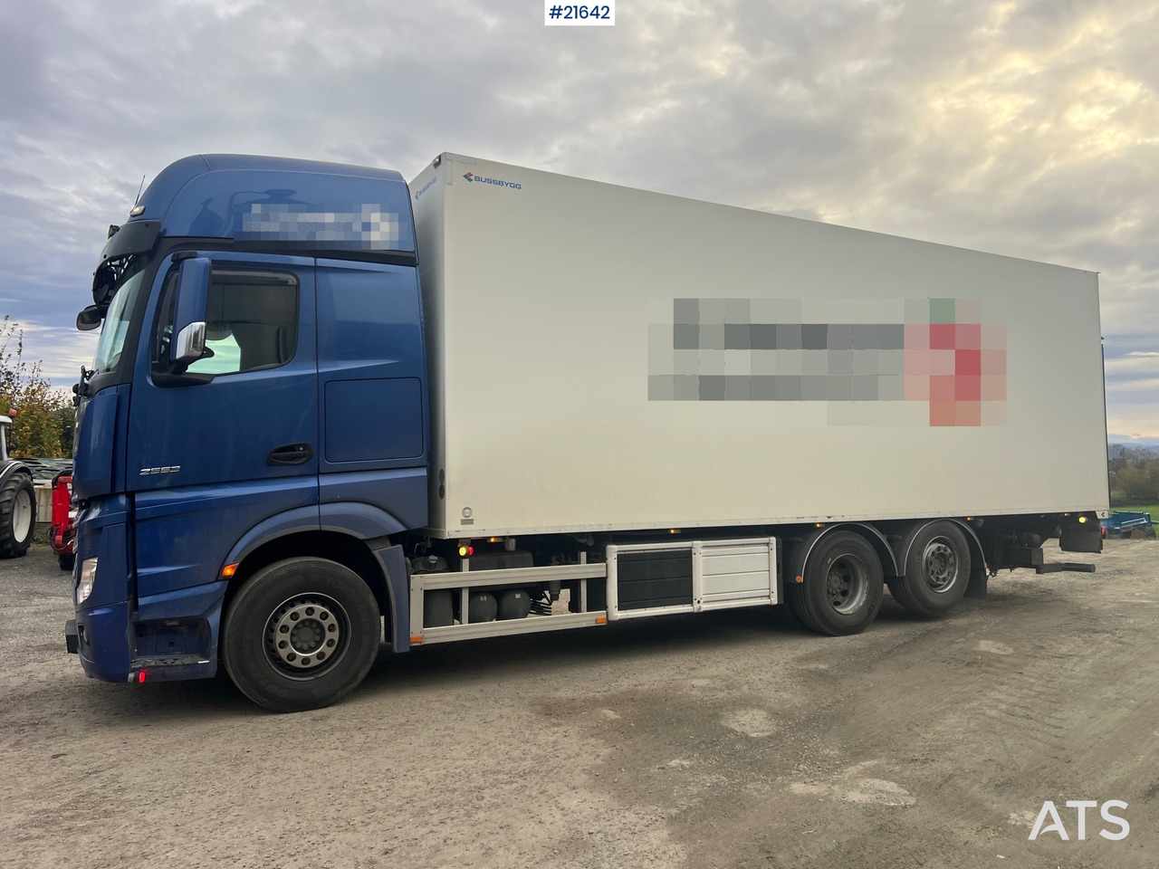 Mercedes-Benz Actrox 6x2 skapbil m/ kjøl/frys aggregat - Camión caja cerrada: foto 1 Mercedes-Benz Actrox 6x2 skapbil m/ kjøl/frys aggregat - Camión caja cerrada: foto 1