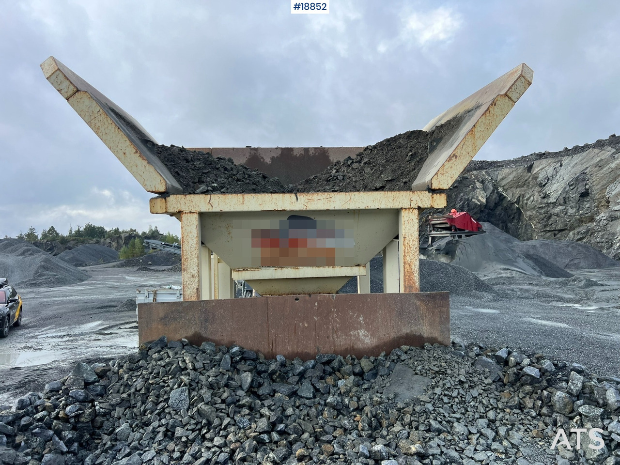 Metso Lokotrack LT220D Finknuser m/ sikt, matekasse og transportbånd - Trituradora móvil: foto 4 Metso Lokotrack LT220D Finknuser m/ sikt, matekasse og transportbånd - Trituradora móvil: foto 4