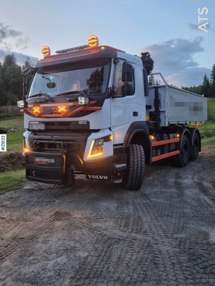 Volvo 2019 Volvo FMX 6x6 brøyterigget tippbil m/ 9,5 t/m kran, 2 sett dekk og lettkasse - Camión volquete: foto 1 Volvo 2019 Volvo FMX 6x6 brøyterigget tippbil m/ 9,5 t/m kran, 2 sett dekk og lettkasse - Camión volquete: foto 1