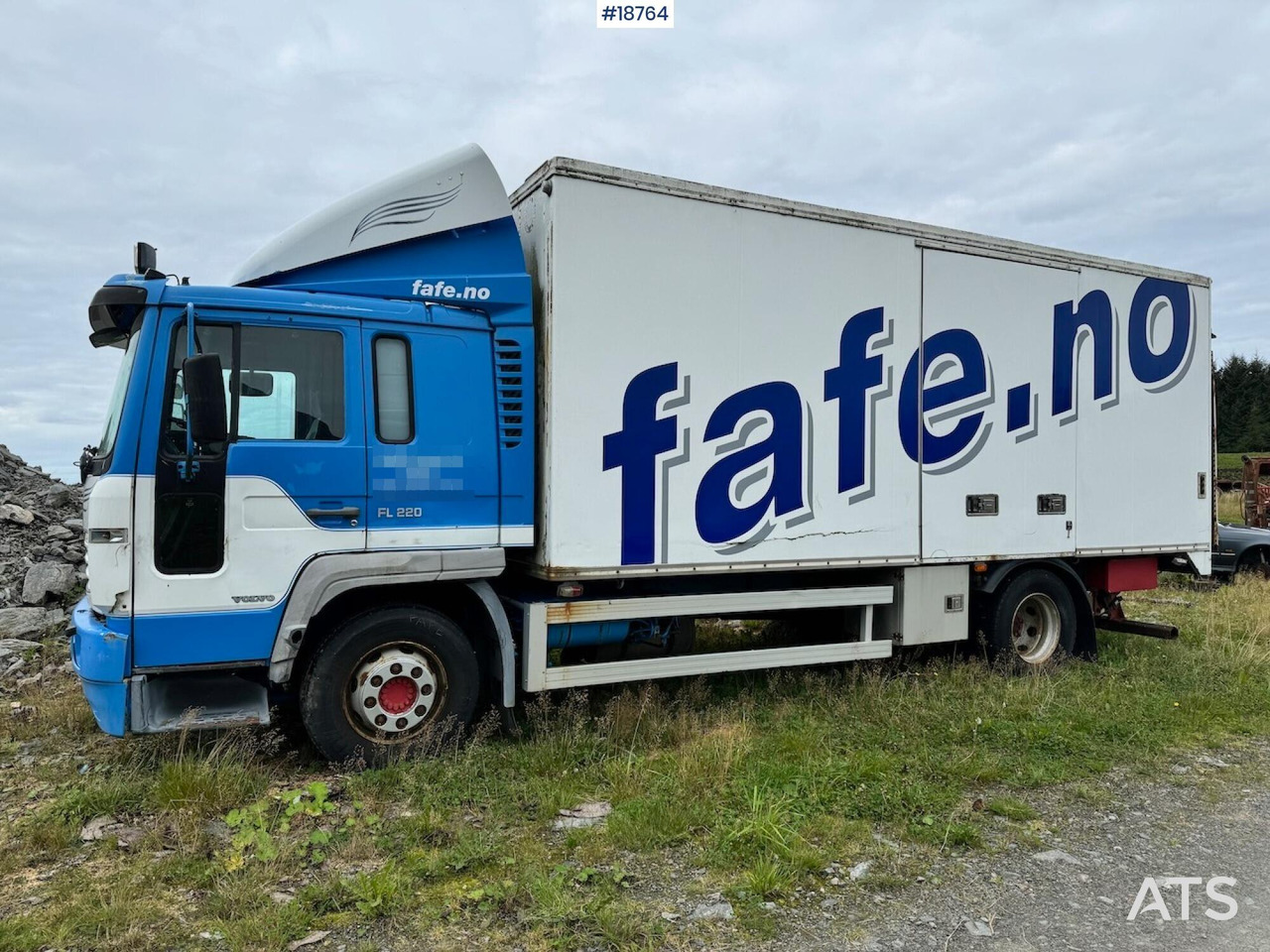Volvo FL220 - Camión caja cerrada: foto 2 Volvo FL220 - Camión caja cerrada: foto 2