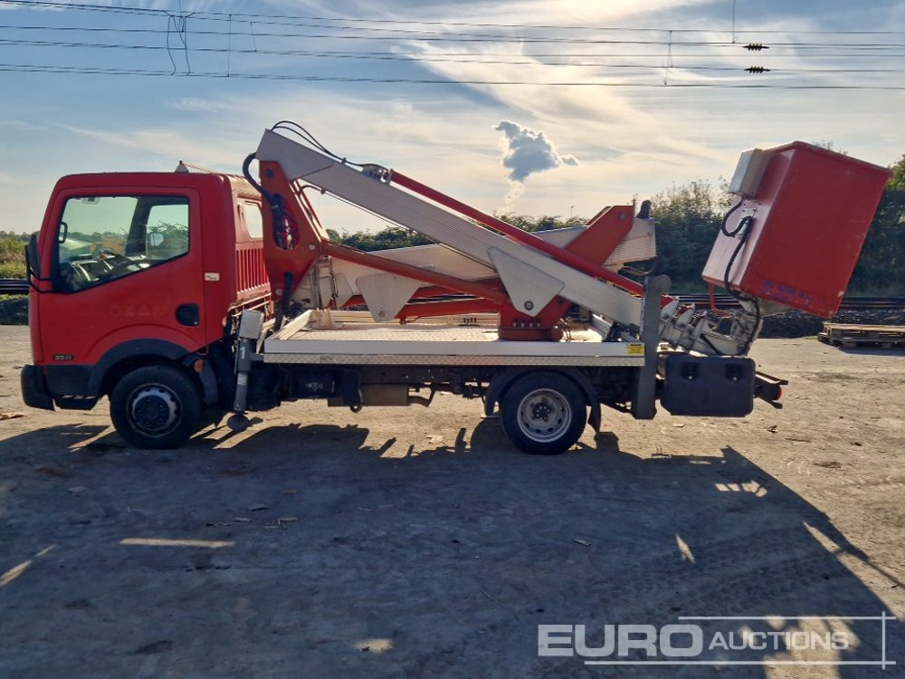 2008 Nissan CABSTAR 35.11 - Camión con plataforma elevadora: foto 2 2008 Nissan CABSTAR 35.11 - Camión con plataforma elevadora: foto 2