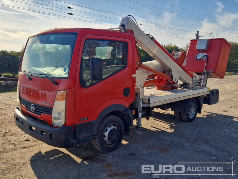 2008 Nissan CABSTAR 35.11 - Camión con plataforma elevadora: foto 1 2008 Nissan CABSTAR 35.11 - Camión con plataforma elevadora: foto 1