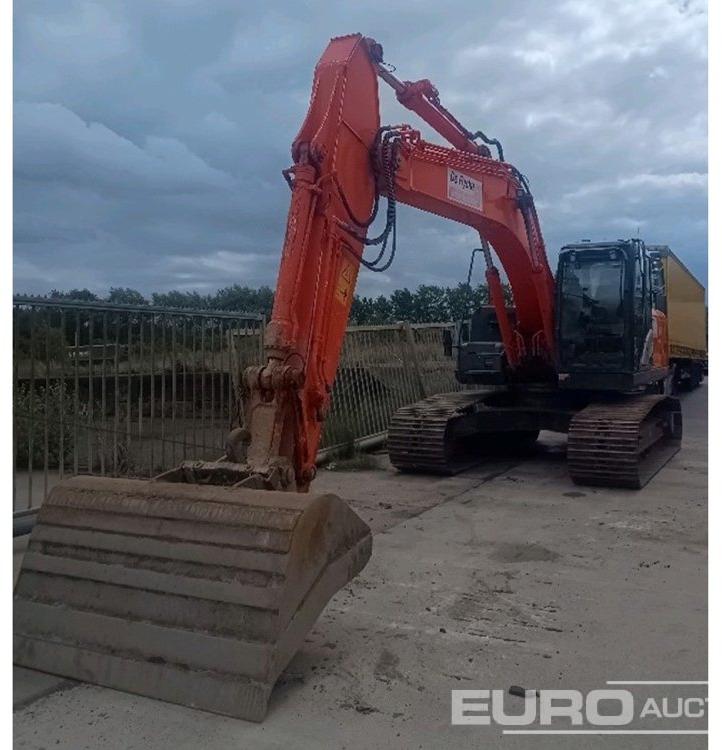 2016 Hitachi ZX210LC-5 - Excavadora de cadenas: foto 1 2016 Hitachi ZX210LC-5 - Excavadora de cadenas: foto 1