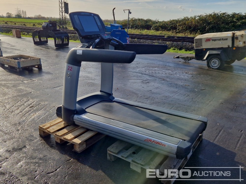 Life Fitness 95T Treadmill, FlexDeck Shock Absortion System, 181kg Weight Limit - Equipo de construcción: foto 3 Life Fitness 95T Treadmill, FlexDeck Shock Absortion System, 181kg Weight Limit - Equipo de construcción: foto 3