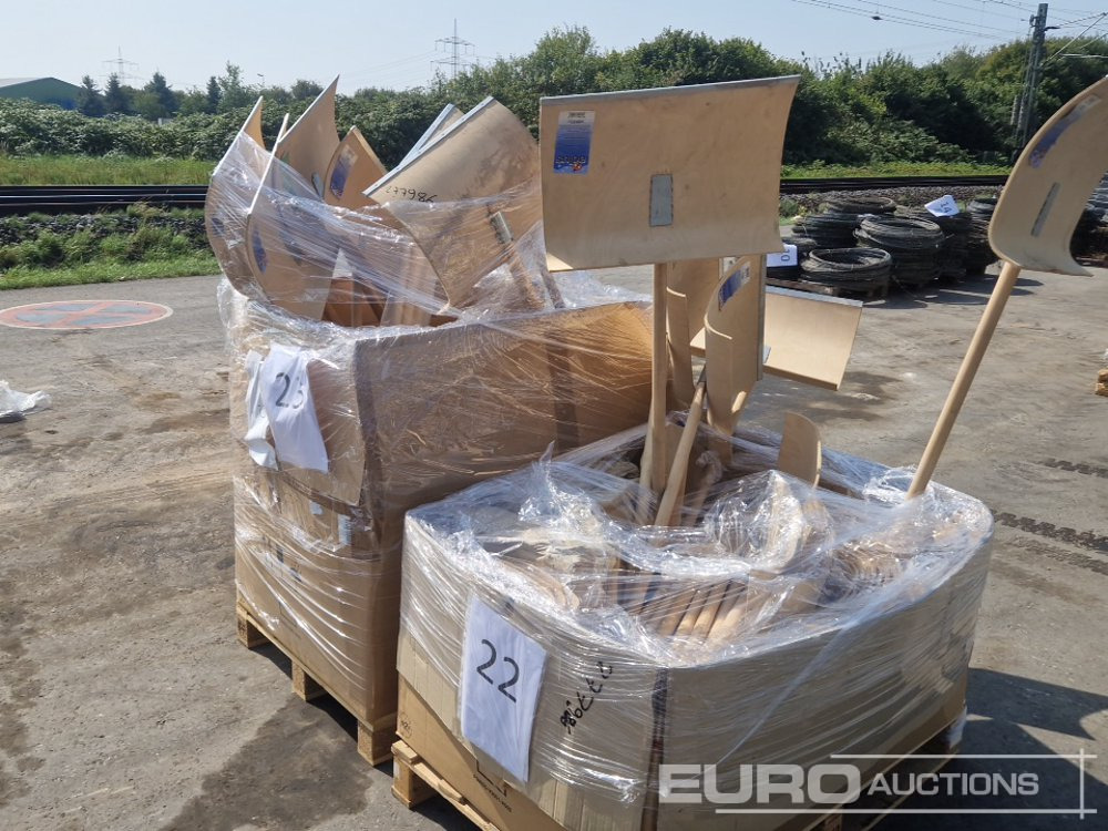 Pallet of Assorted Snow Shovels (Approx 160 of) (2 of) - Equipo de construcción: foto 4 Pallet of Assorted Snow Shovels (Approx 160 of) (2 of) - Equipo de construcción: foto 4