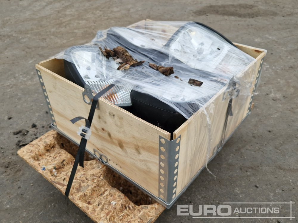 Right + Left Front Head Lights to suit Manitou MX30/50/7053 - Recambio: foto 3 Right + Left Front Head Lights to suit Manitou MX30/50/7053 - Recambio: foto 3