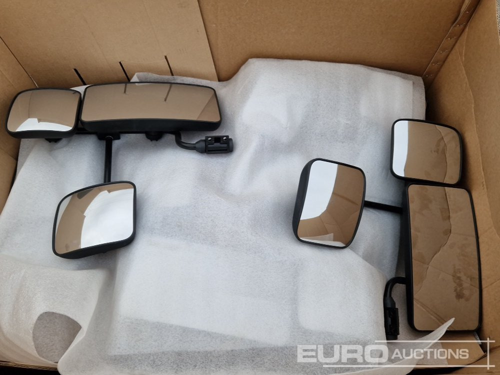 Right Rear Mirrors to suit Manitou MLT (14 of) - Recambio: foto 1 Right Rear Mirrors to suit Manitou MLT (14 of) - Recambio: foto 1