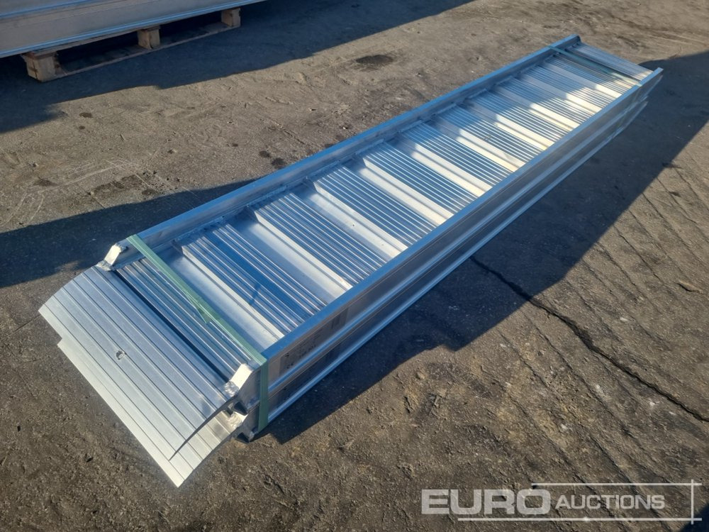 Unused 148.30L Aluminium Loading Rampes (2 of) 9000kg Capacity, 3000mm Length - Rampa de carga: foto 3 Unused 148.30L Aluminium Loading Rampes (2 of) 9000kg Capacity, 3000mm Length - Rampa de carga: foto 3