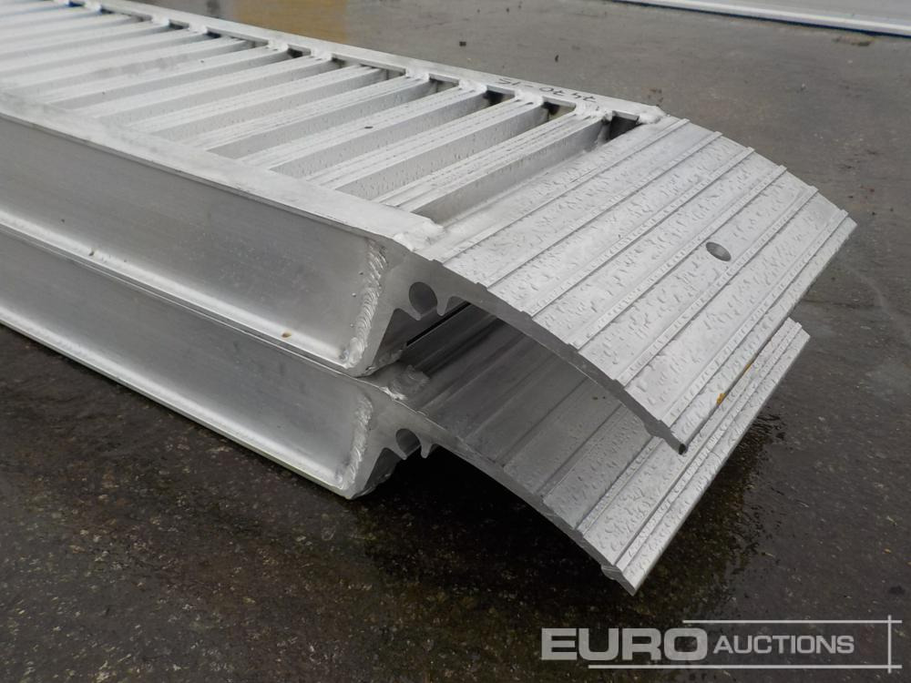 Unused CLM 85.25 Aluminium Loading Ramps (2 of) 2920kg Capacity, 2500mm Length - Rampa de carga: foto 4 Unused CLM 85.25 Aluminium Loading Ramps (2 of) 2920kg Capacity, 2500mm Length - Rampa de carga: foto 4