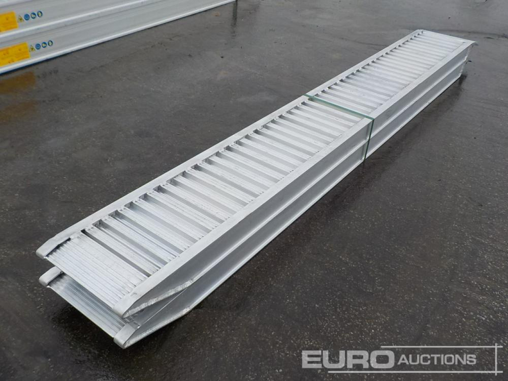 Unused CLM 85.25 Aluminium Loading Ramps (2 of) 2920kg Capacity, 2500mm Length - Rampa de carga: foto 1 Unused CLM 85.25 Aluminium Loading Ramps (2 of) 2920kg Capacity, 2500mm Length - Rampa de carga: foto 1