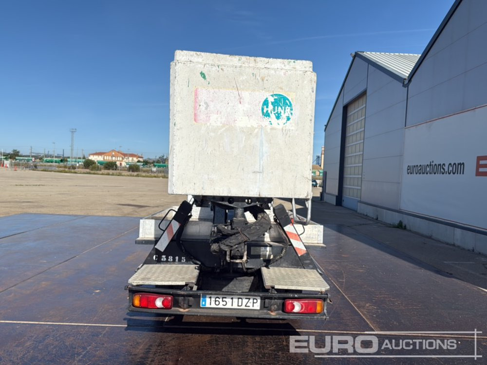 2006 Nissan Cabstar - Camión con plataforma elevadora: foto 4 2006 Nissan Cabstar - Camión con plataforma elevadora: foto 4