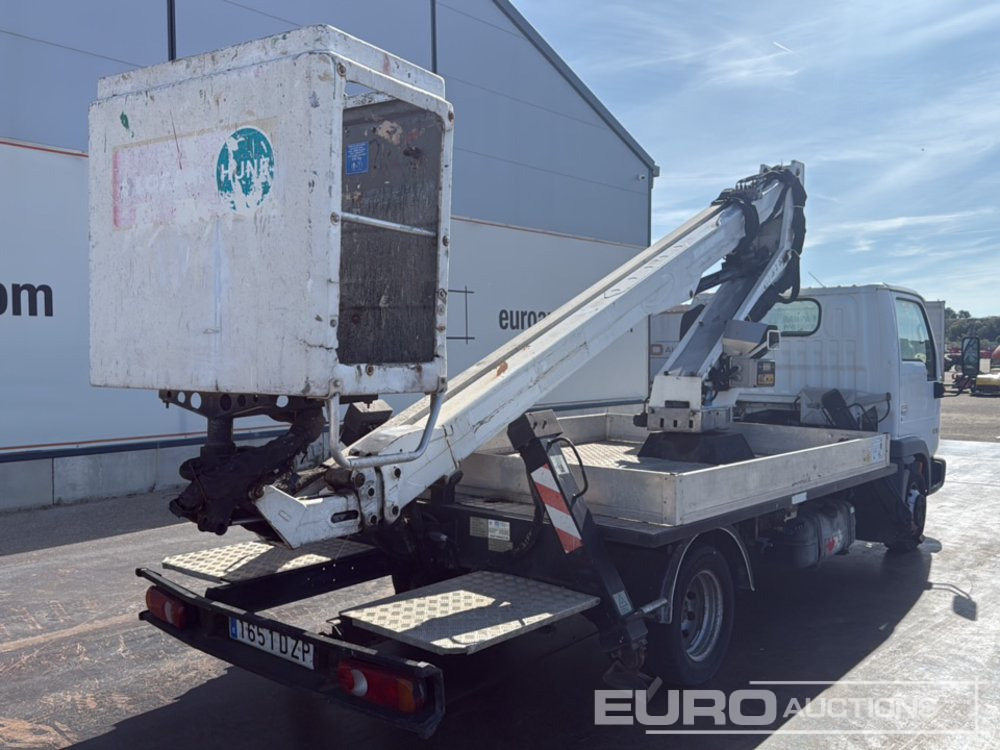 2006 Nissan Cabstar - Camión con plataforma elevadora: foto 5 2006 Nissan Cabstar - Camión con plataforma elevadora: foto 5