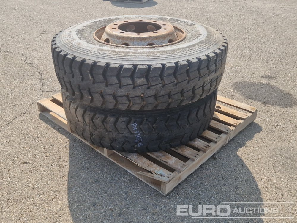 Hankook Pallet of 13R22.5 Wheels (2 of) - Neumático: foto 1 Hankook Pallet of 13R22.5 Wheels (2 of) - Neumático: foto 1