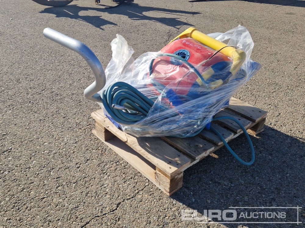 Pool Cleaning Robot - Equipo de construcción: foto 1 Pool Cleaning Robot - Equipo de construcción: foto 1