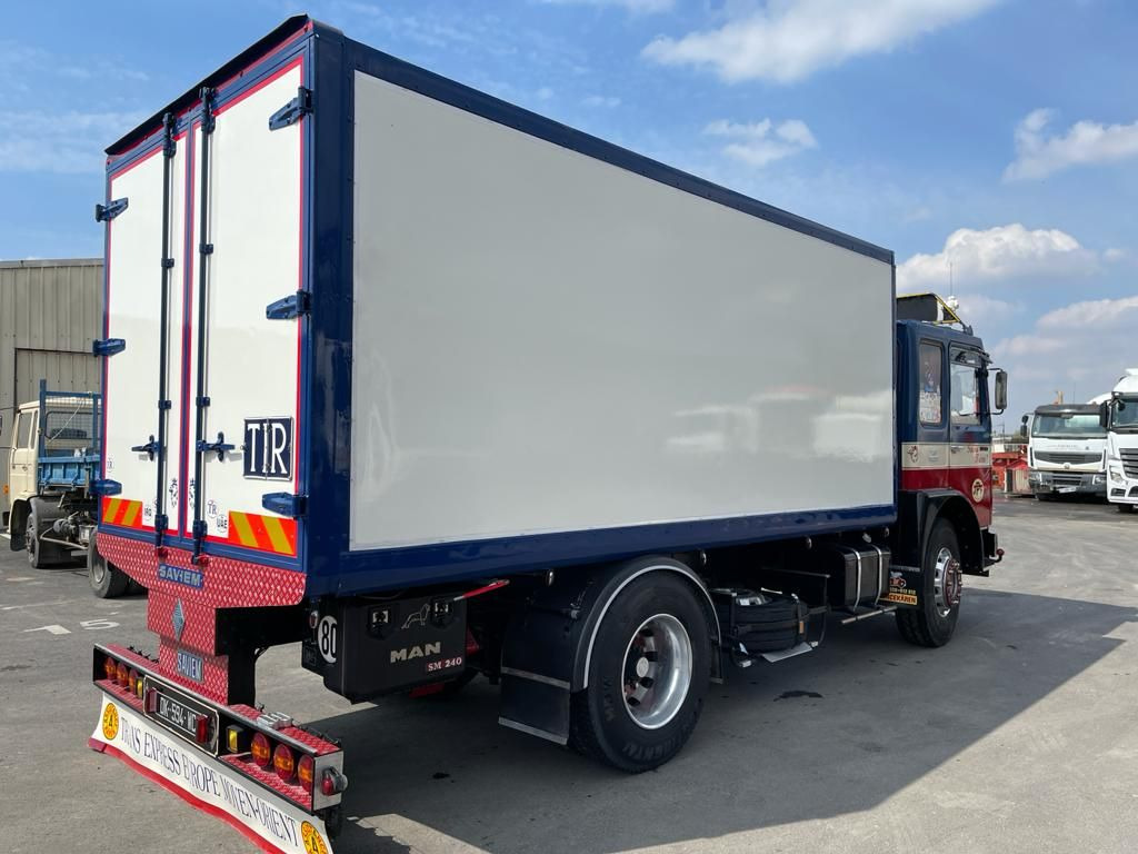 Camion SAVIEM SM 240 - Camión caja cerrada: foto 3 Camion SAVIEM SM 240 - Camión caja cerrada: foto 3
