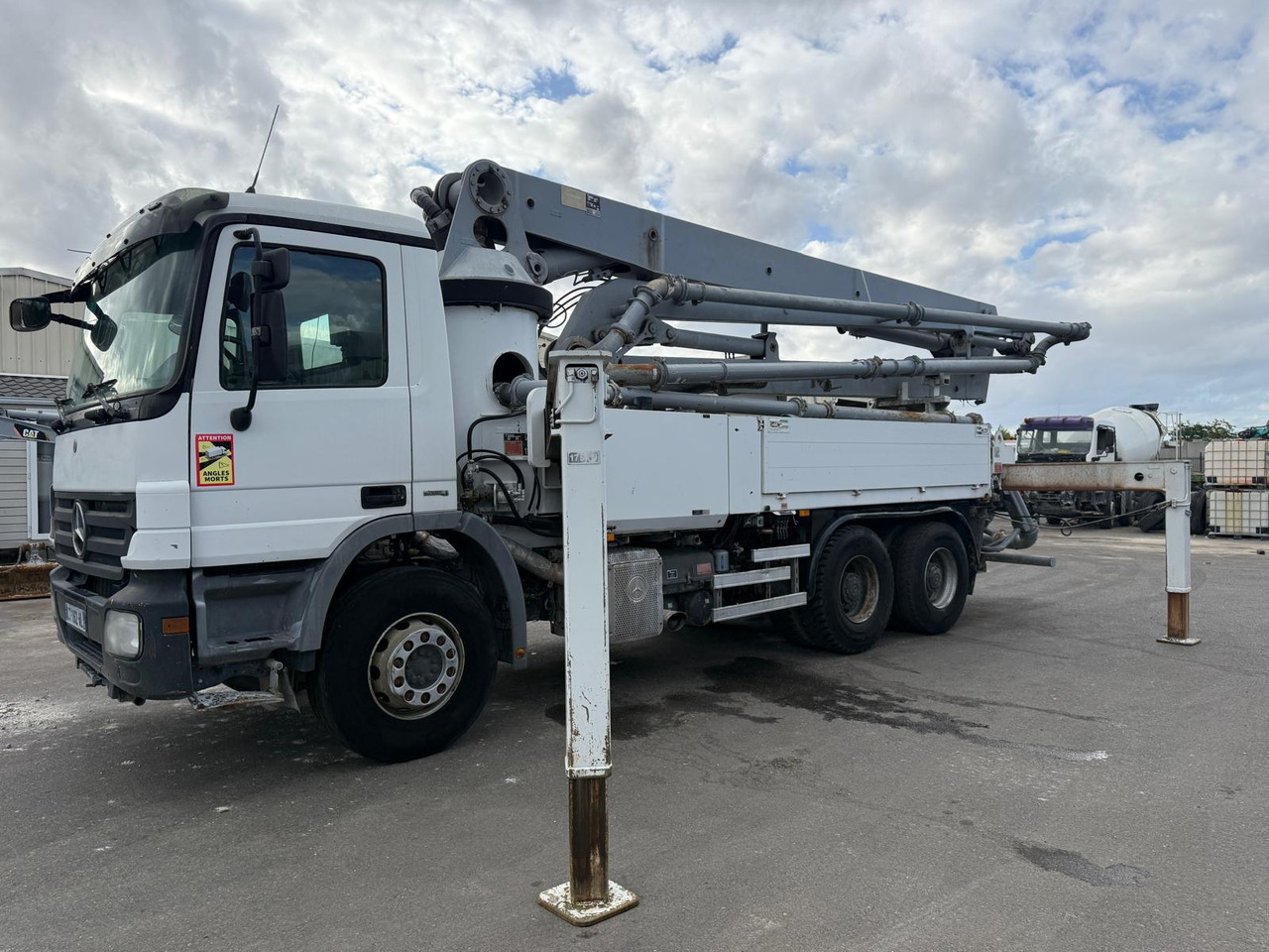 Pompe à béton Schwing 34m avec cabine Mercedes Benz Actros CT-062-WL Année 2008 - Camión bomba de hormigón: foto 4 Pompe à béton Schwing 34m avec cabine Mercedes Benz Actros CT-062-WL Année 2008 - Camión bomba de hormigón: foto 4