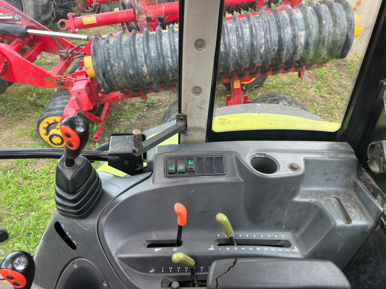 Claas Axos 340 - Tractor: foto 3 Claas Axos 340 - Tractor: foto 3