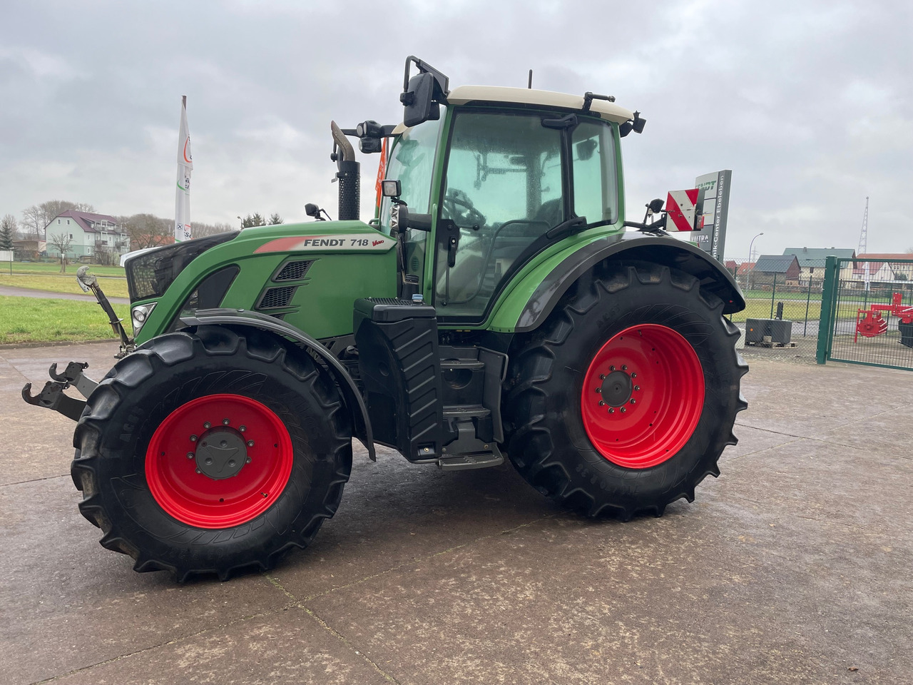 Fendt 718 Vario S4 ProfiPlus - Tractor: foto 1 Fendt 718 Vario S4 ProfiPlus - Tractor: foto 1
