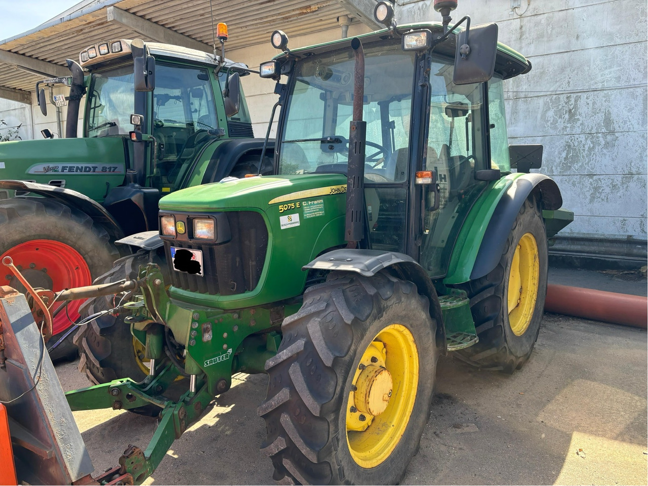 John Deere 5075 E - Tractor: foto 1 John Deere 5075 E - Tractor: foto 1