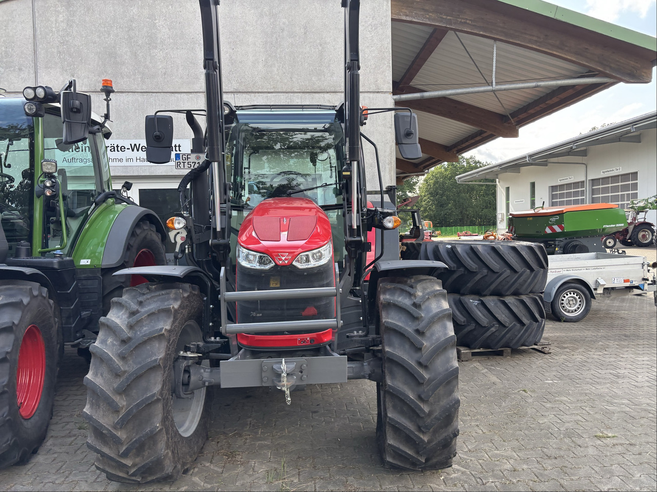 Massey Ferguson 5711M Dyna-4 4WD Cab - Tractor: foto 5 Massey Ferguson 5711M Dyna-4 4WD Cab - Tractor: foto 5