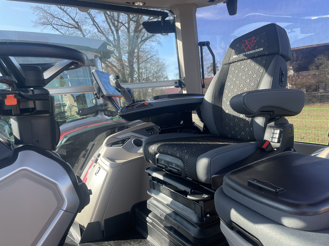 Massey Ferguson 8S.245 Dyna-VT EXCLUSIVE - Tractor: foto 4 Massey Ferguson 8S.245 Dyna-VT EXCLUSIVE - Tractor: foto 4