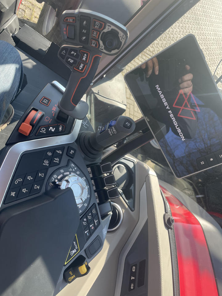 Massey Ferguson 8S.265 Dyna-VT EXCLUSIVE - Tractor: foto 3 Massey Ferguson 8S.265 Dyna-VT EXCLUSIVE - Tractor: foto 3