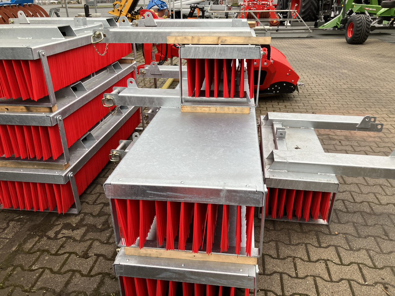 Osborn Broomate Megamate APR-300 - Cargador frontal para tractor: foto 2 Osborn Broomate Megamate APR-300 - Cargador frontal para tractor: foto 2