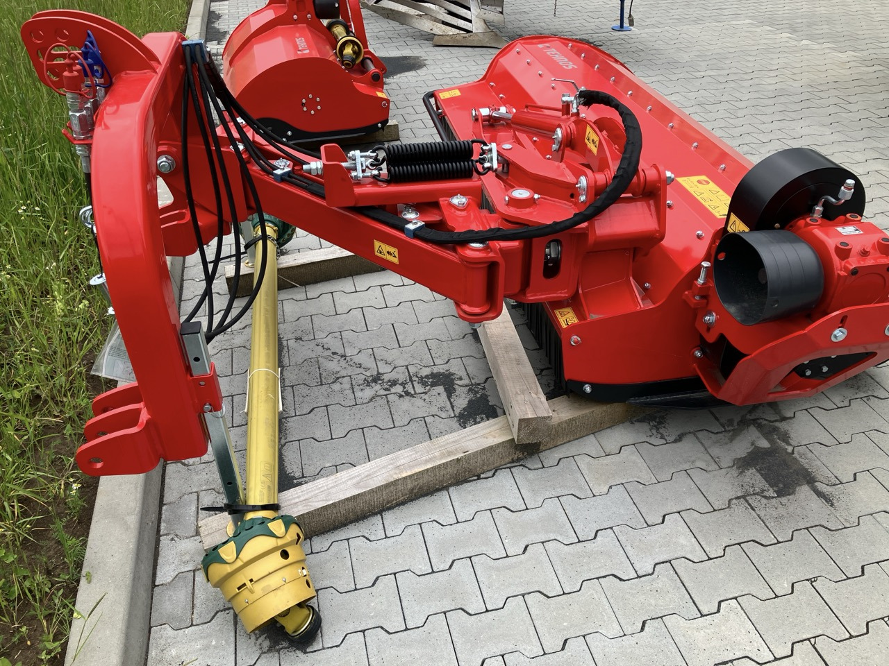 Tehnos Mulcher MB 220R PROFI LW - Desbrozadora de martillos: foto 2 Tehnos Mulcher MB 220R PROFI LW - Desbrozadora de martillos: foto 2