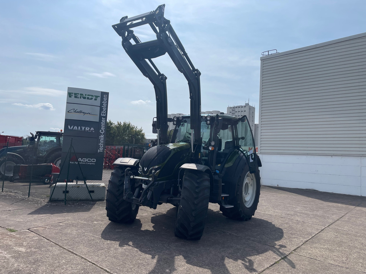 Valtra N155 EA 2B1 - Tractor: foto 1 Valtra N155 EA 2B1 - Tractor: foto 1
