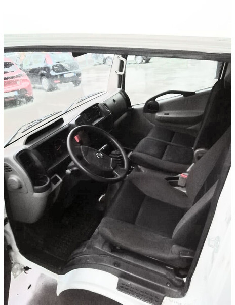 Nissan NT 400 - Cabina e interior para Camión: foto 3 Nissan NT 400 - Cabina e interior para Camión: foto 3