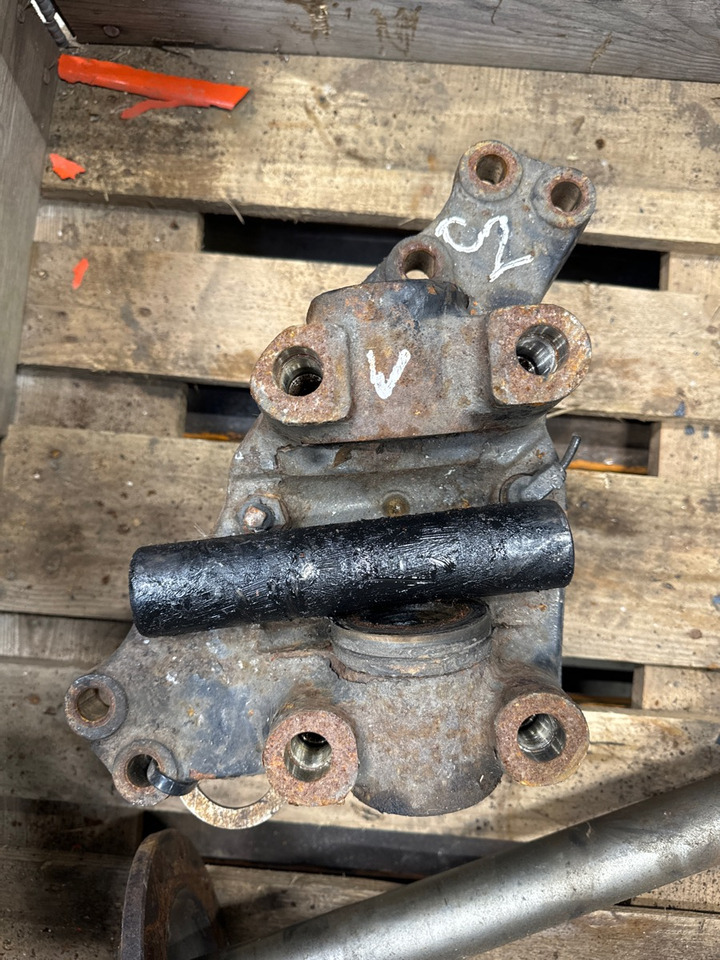 MAN STEERING KNUCKLE LEFT 81.44201-6283 - Dirección para Camión: foto 2 MAN STEERING KNUCKLE LEFT 81.44201-6283 - Dirección para Camión: foto 2