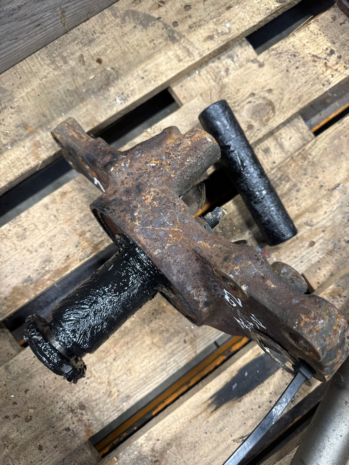 MAN STEERING KNUCKLE LEFT 81.44201-6283 - Dirección para Camión: foto 1 MAN STEERING KNUCKLE LEFT 81.44201-6283 - Dirección para Camión: foto 1