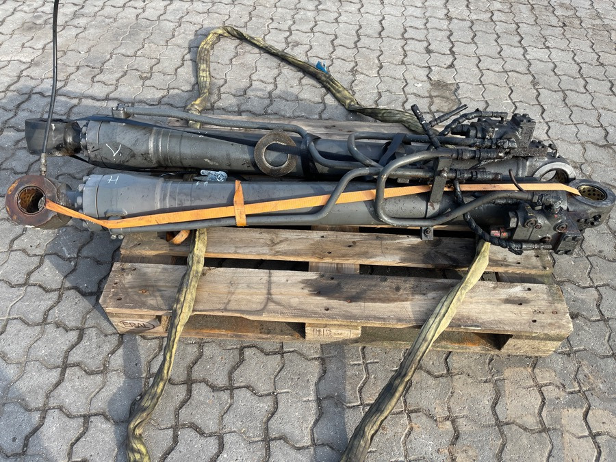 VOLVO CONSTRUCTION EXCAVATOR ECR145 BOOM CYLINDERS - Recambio para Excavadora de cadenas: foto 1 VOLVO CONSTRUCTION EXCAVATOR ECR145 BOOM CYLINDERS - Recambio para Excavadora de cadenas: foto 1