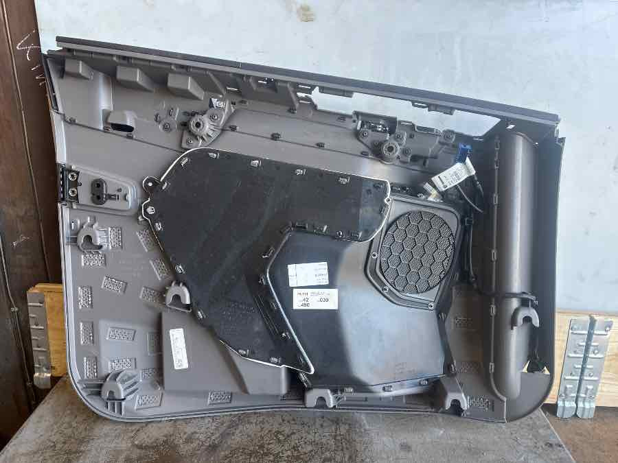 SCANIA DOOR TRIM 2935304 RH - Cabina e interior para Camión: foto 2 SCANIA DOOR TRIM 2935304 RH - Cabina e interior para Camión: foto 2