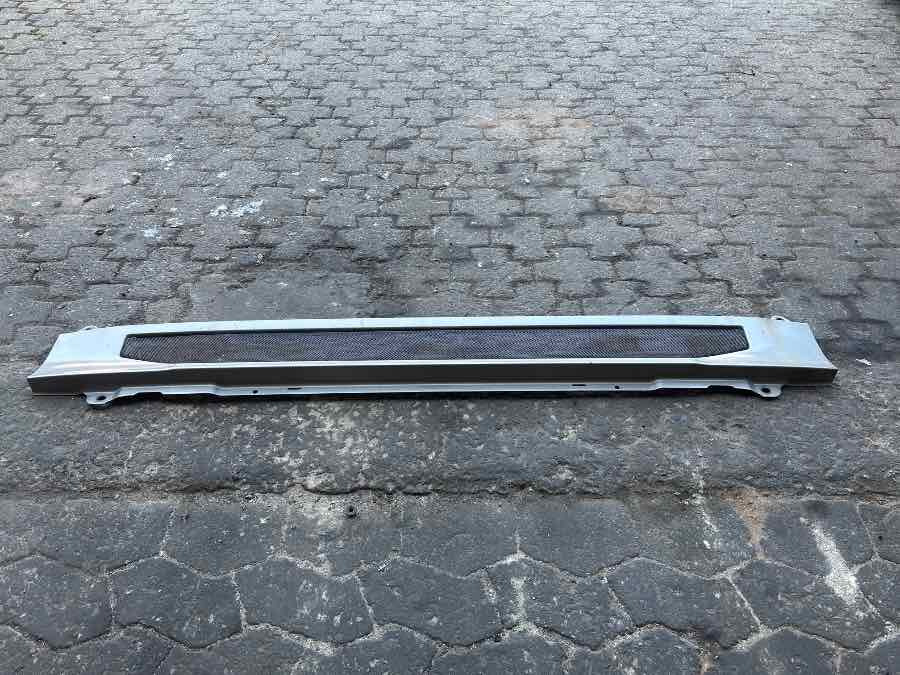 SCANIA LOWER GRILL 1890728 1890787 - Cabina e interior para Camión: foto 1 SCANIA LOWER GRILL 1890728 1890787 - Cabina e interior para Camión: foto 1