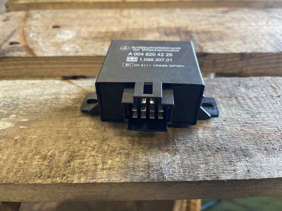 SETRA / MERCEDES ECU WIPER MOTOR A0048204226 - Unidad de control para Autobús: foto 1 SETRA / MERCEDES ECU WIPER MOTOR A0048204226 - Unidad de control para Autobús: foto 1