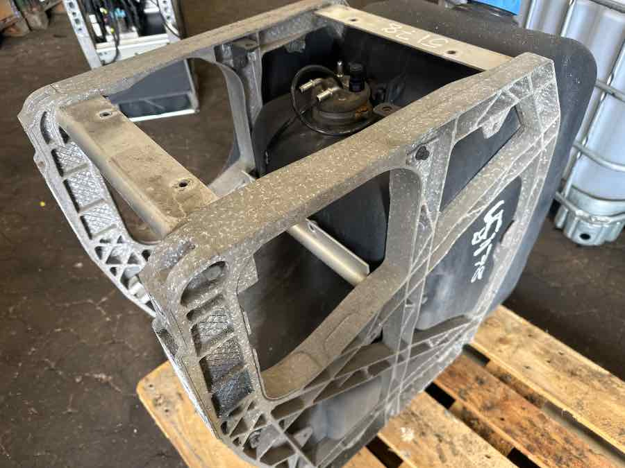 VOLVO ADBLUE TANK 21645367 - Sistema de combustible para Camión: foto 1 VOLVO ADBLUE TANK 21645367 - Sistema de combustible para Camión: foto 1