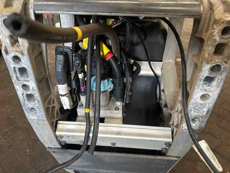 VOLVO ADBLUE TANK COMPLETE WITH PUMP 21645367 - Sistema de combustible para Camión: foto 3 VOLVO ADBLUE TANK COMPLETE WITH PUMP 21645367 - Sistema de combustible para Camión: foto 3