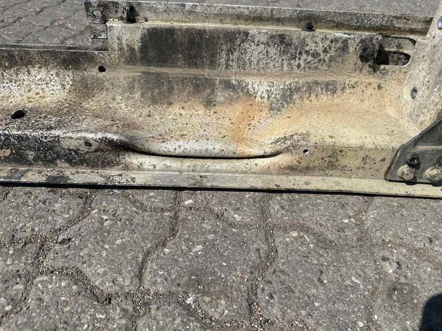 VOLVO BUMPER 84210166 - Carrocería y exterior para Camión: foto 2 VOLVO BUMPER 84210166 - Carrocería y exterior para Camión: foto 2