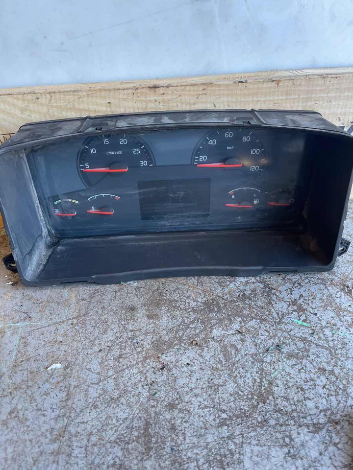 VOLVO INSTRUMENT / SPEEDOMETER 21698831 - Cabina e interior para Camión: foto 1 VOLVO INSTRUMENT / SPEEDOMETER 21698831 - Cabina e interior para Camión: foto 1