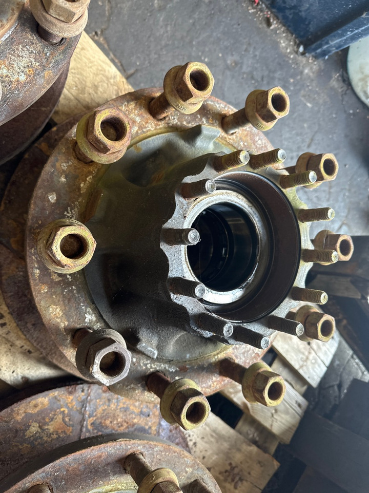 VOLVO REAR AXLE HUB 21881391 - Cubo para Camión: foto 1 VOLVO REAR AXLE HUB 21881391 - Cubo para Camión: foto 1