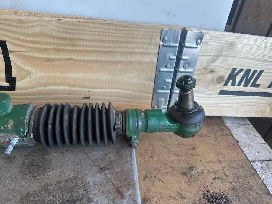 VOLVO STEERING CYLINDER 20741059 - Dirección para Camión: foto 2 VOLVO STEERING CYLINDER 20741059 - Dirección para Camión: foto 2