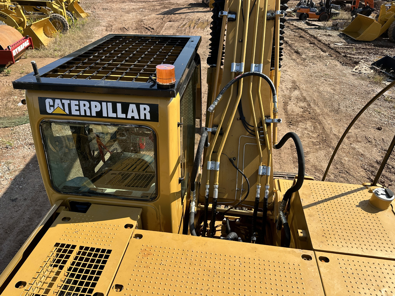 Excavadora de cadenas CATERPILLAR 320CL: foto 10