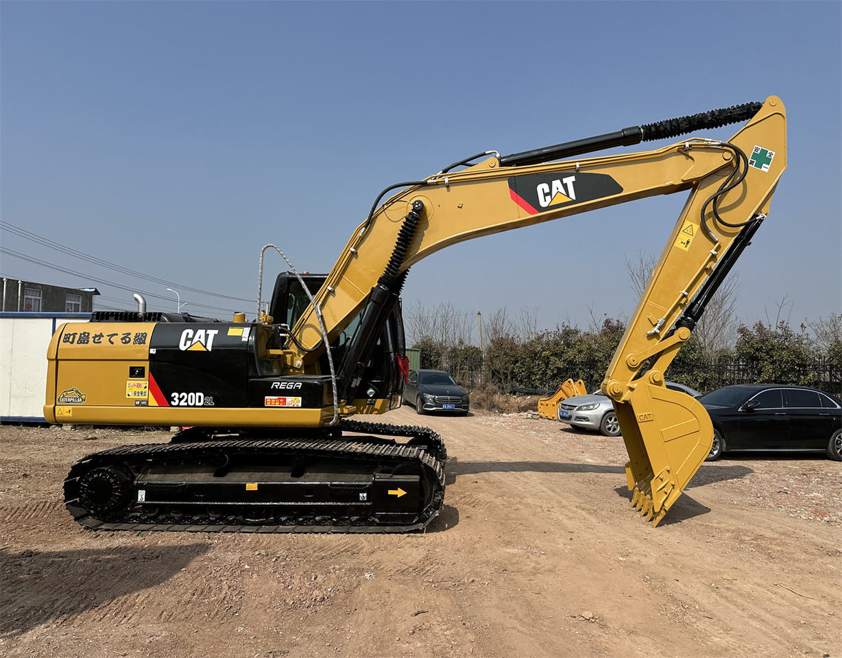 CATERPILLAR 320D2L - Excavadora de cadenas: foto 2 CATERPILLAR 320D2L - Excavadora de cadenas: foto 2