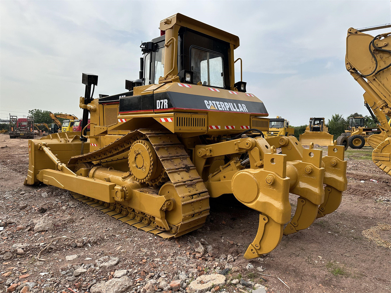 CATERPILLAR D7R - Bulldozer: foto 1 CATERPILLAR D7R - Bulldozer: foto 1