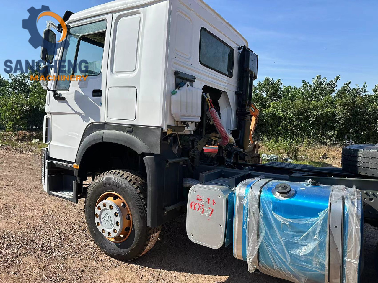 SINOTRUK HOWO Truck Head 371hp - Cabeza tractora: foto 2 SINOTRUK HOWO Truck Head 371hp - Cabeza tractora: foto 2