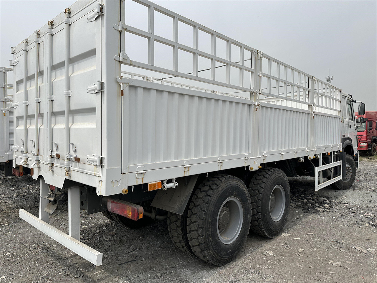 SINOTRUK HOWO 371 Cargo truck - Camión transporte de ganado: foto 5 SINOTRUK HOWO 371 Cargo truck - Camión transporte de ganado: foto 5