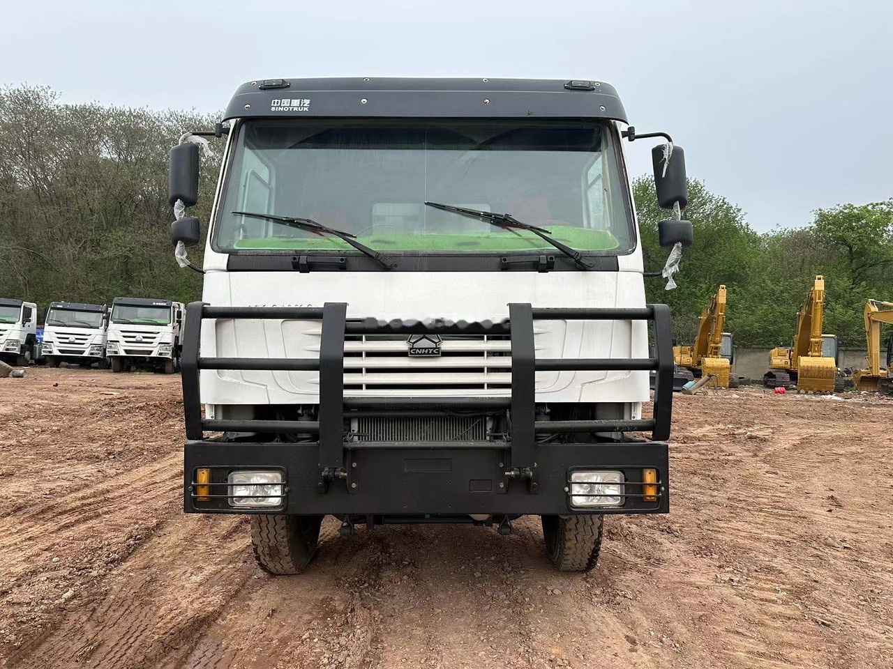SINOTRUK HOWO 371 with Bumper - Camión volquete: foto 2 SINOTRUK HOWO 371 with Bumper - Camión volquete: foto 2