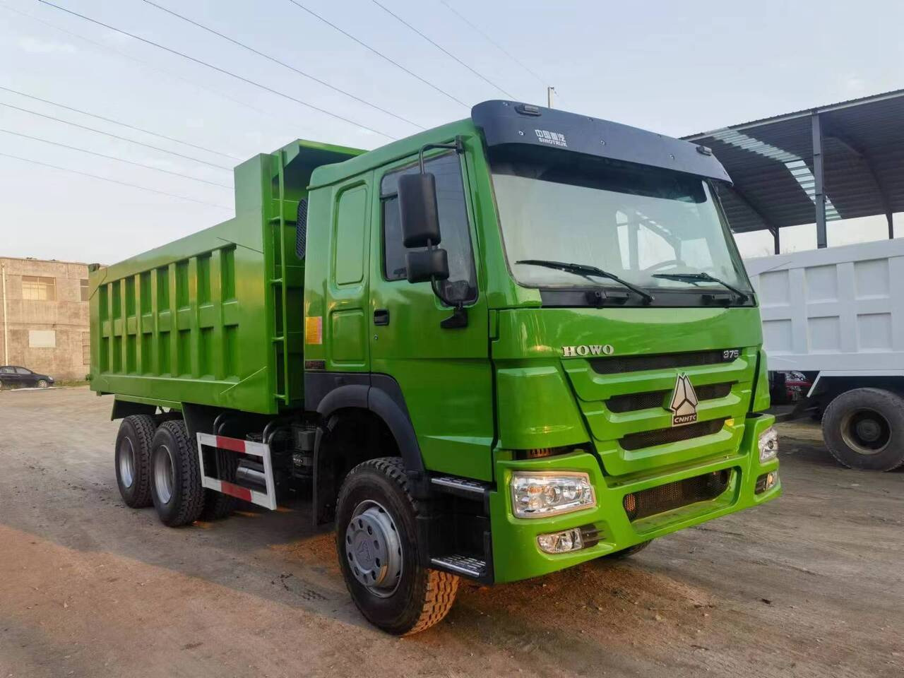 SINOTRUK HOWO 375 - Camión volquete: foto 1 SINOTRUK HOWO 375 - Camión volquete: foto 1